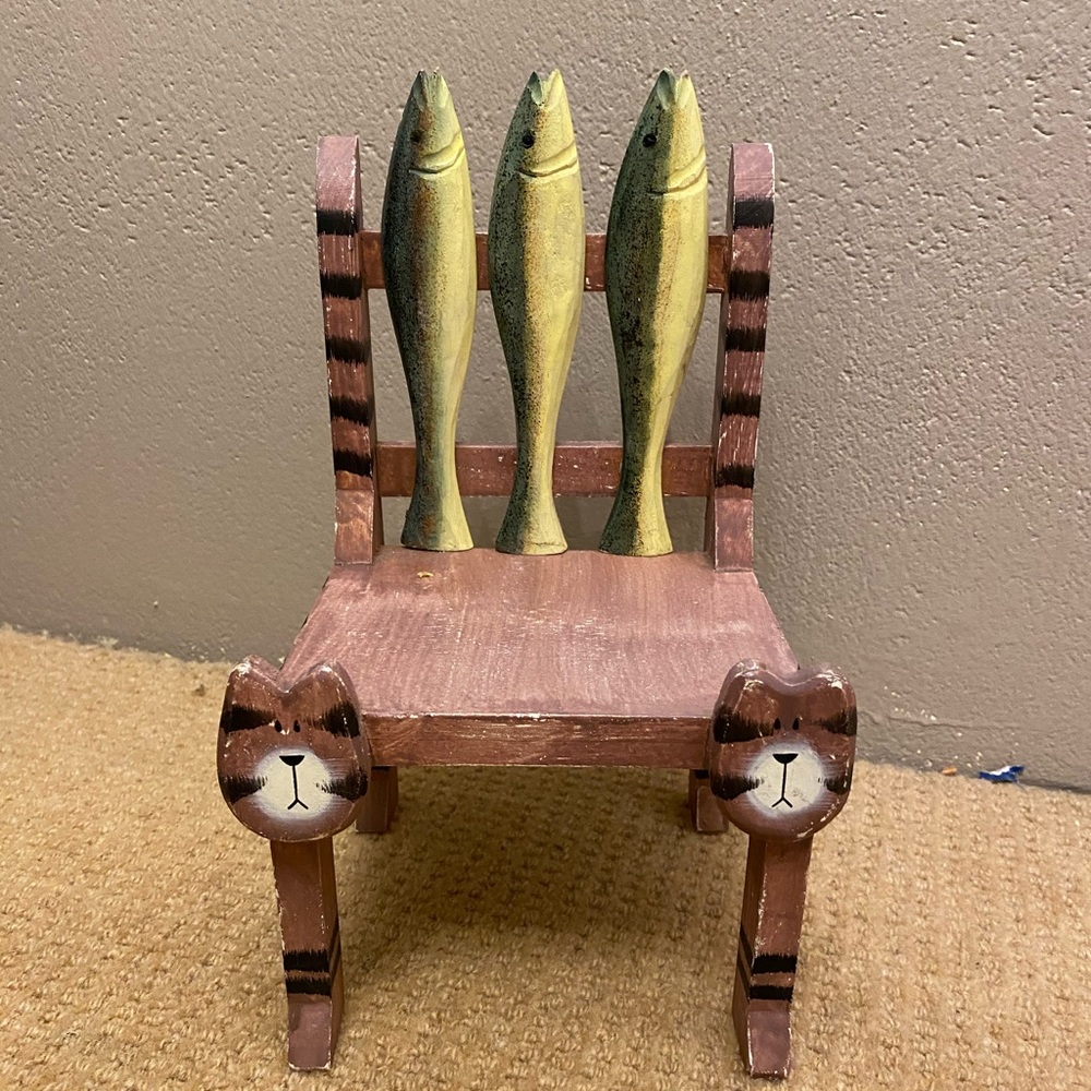 SOLD!!!   Cat & fish chair